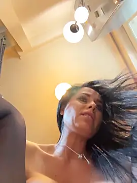Czat XXX na żywo – Hotmomcheckk_