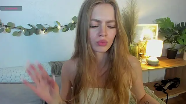 HoneyEmilly's Live XXX Chat
