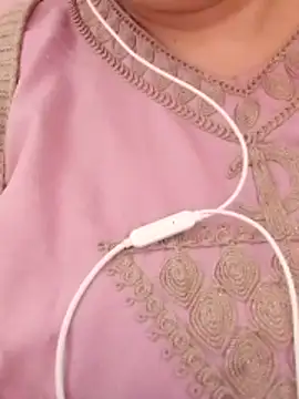 MayaxHott Adlı Modelin Canlı XXX Sohbeti