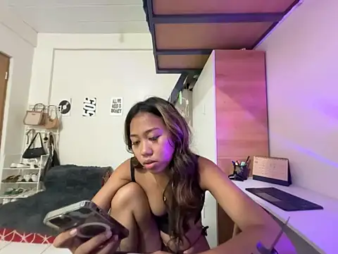 PinayLina18's Live XXX Chat