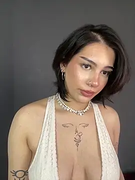 LoraShines Chat XXX in diretta