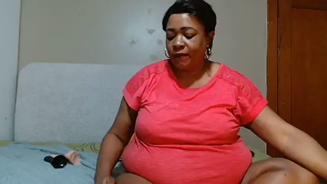 Chat +18 de BUSTYQUEEN56_ ao vivo