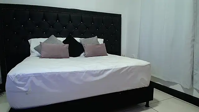 Chat XXX ao vivo de ElenaStone_