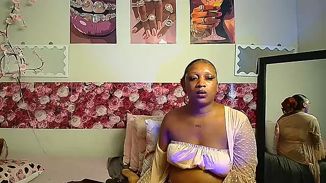 دردشة EnchantingLisa الجنسية المباشرة