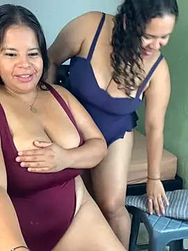 twocurvylatins' Webcam Show
