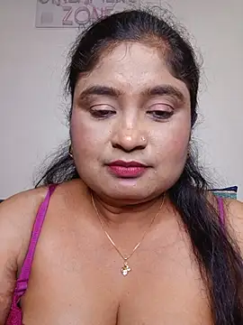 hornyriyanka's Live XXX Chat