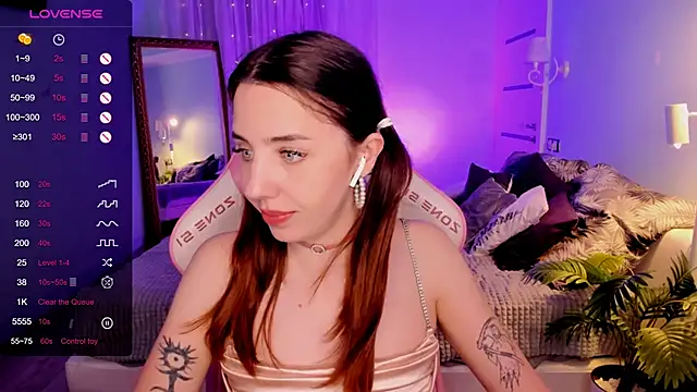 CharliGrace_ élő XXX-chatje