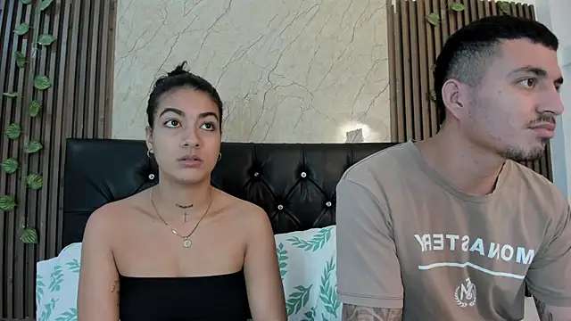 MarceANDCami's Live XXX Chat