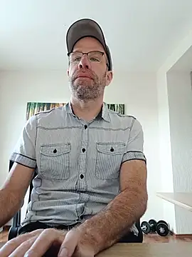 DaddyHarry_MatureStallion élő XXX-chatje