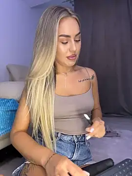 BarbieDoll13 Adlı Modelin Canlı XXX Sohbeti