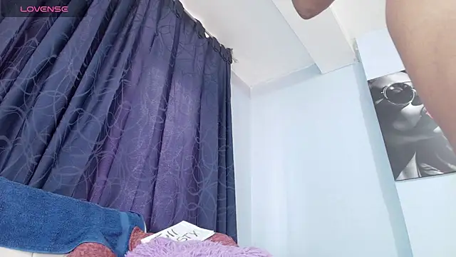 دردشة Nina_VerySlut_Dirty الجنسية المباشرة