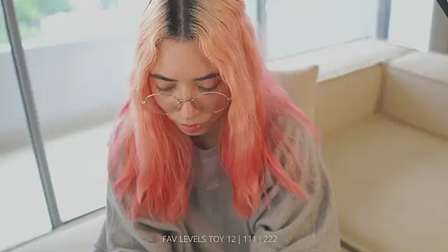 dearnina_ élő XXX-chatje