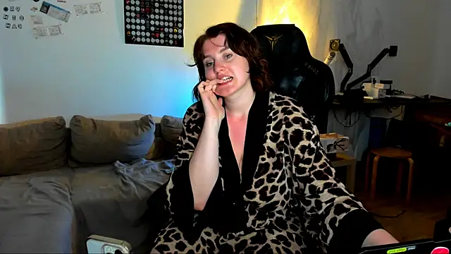 Chat +18 de KiraKoval ao vivo