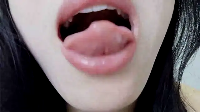 ZHJKS9988 – Live XXX-chat