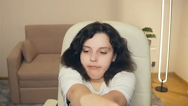 VadaBellotti XXX чат на живо