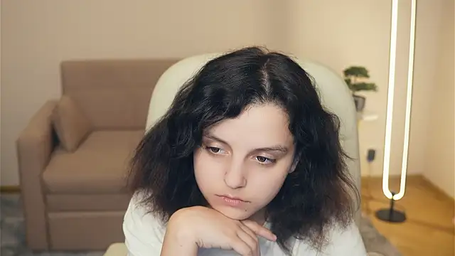VadaBellotti XXX чат на живо