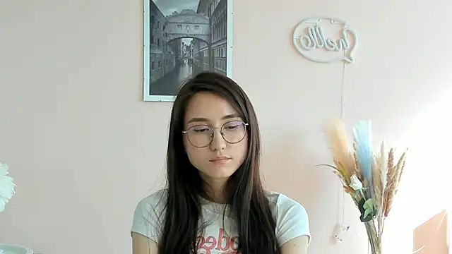 DelphineDowst Chat XXX in diretta