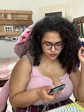 Curvydesifromgermany's Live XXX Chat