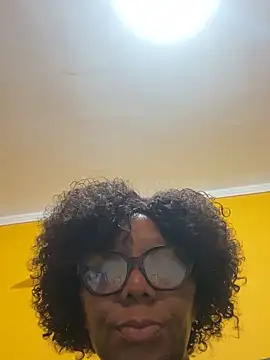 BoobsQueeen Live XXX-chat