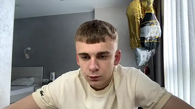 XXX chat uživo modela SoloFury