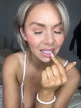 MIssJasminDoll Adlı Modelin Canlı XXX Sohbeti