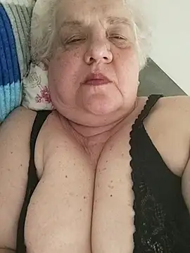 HapinessLovee's Live XXX Chat