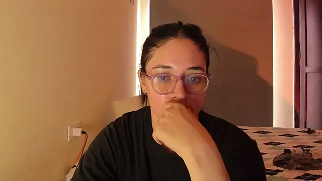 atenas_05_'s Live XXX Chat