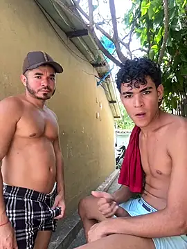 צ'אט XXX בשידור חי של hotboys1924