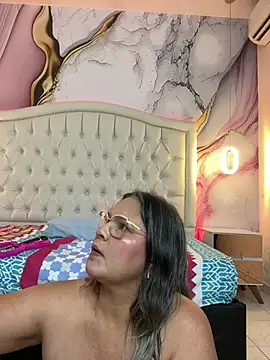 Lucy_Milf_474 XXX чат на живо
