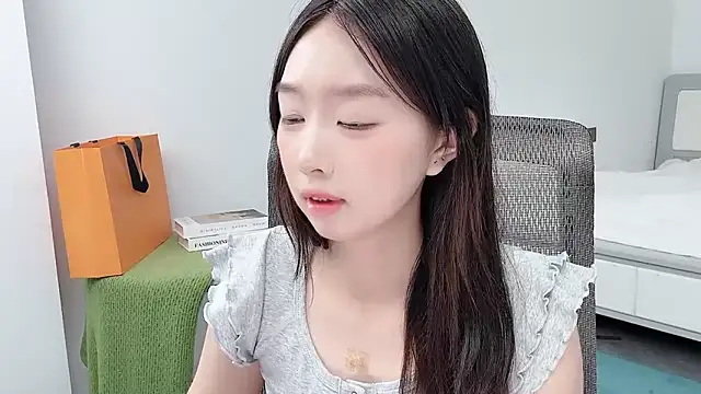 Yoyo33355 现场XXX聊天