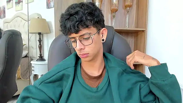 Ibratxandyn Live XXX chat