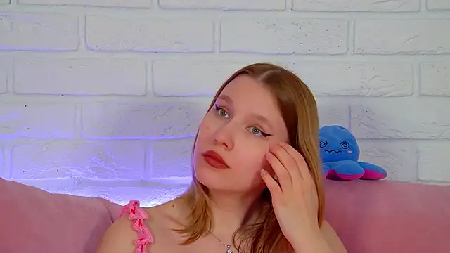 LiliLinn XXX чат на живо