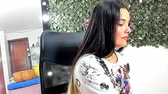 DestinyHills Adlı Modelin Canlı XXX Sohbeti