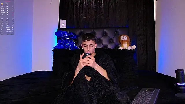 James1lee_ Show in webcam