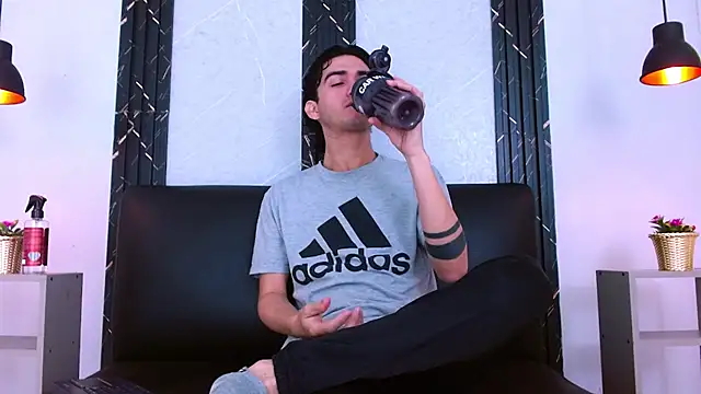 Chat +18 de Feiccer_Castquer ao vivo