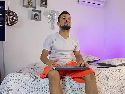 xhj_Gambaru Chat XXX in diretta