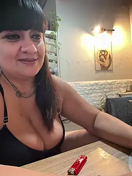 XXX chat uživo modela Sensualmente333