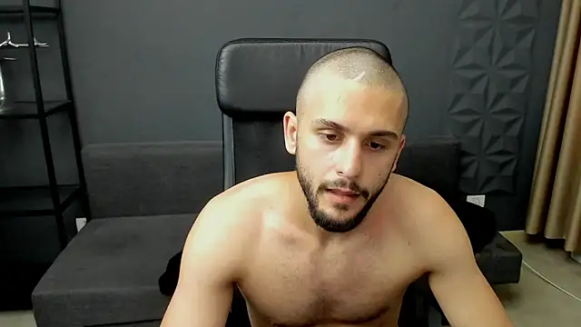 TroyWadee Chat XXX live