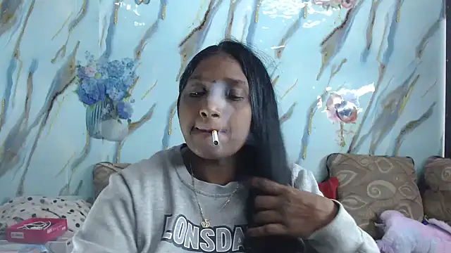 צ'אט XXX בשידור חי של Indian_tracy