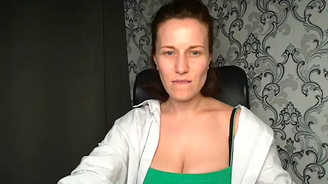 Kelly_Kisss Adlı Modelin Canlı XXX Sohbeti