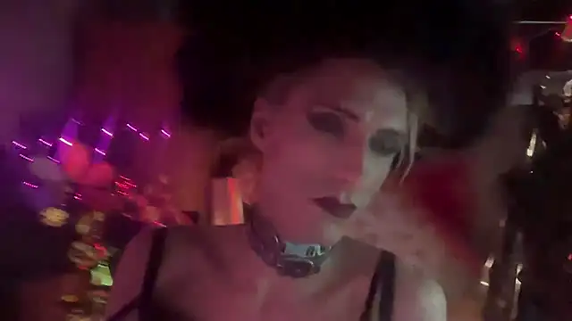 Chat XXX en directo de TgirlBrat