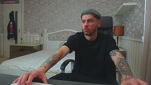 XXX chat uživo modela JonahShaw