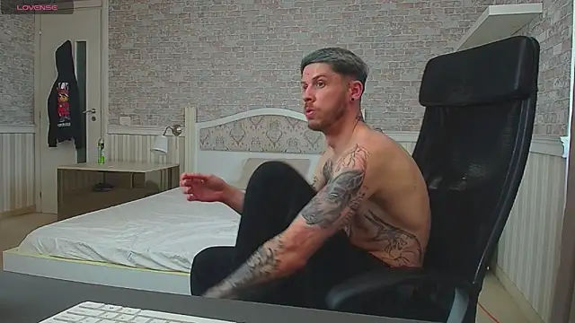 JonahShaw élő XXX-chatje