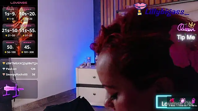 Chatroom XXX en direct de LilyyBigAss