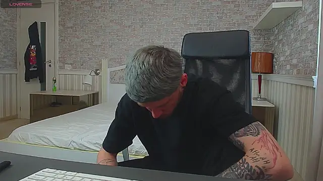 JonahShaw's Live XXX Chat