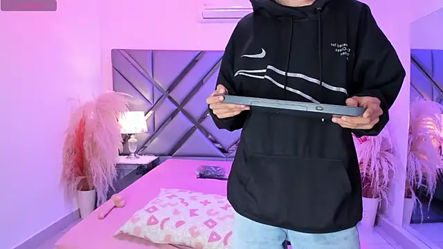 Czat XXX na żywo – Milan_LewisS