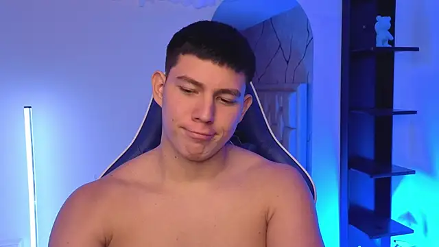 XXX chat uživo modela JamesCr_