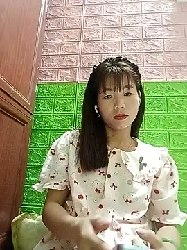 AmyLinee01 即時 XXX 聊天