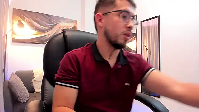 Tommas_Jhonson Adlı Modelin Canlı XXX Sohbeti