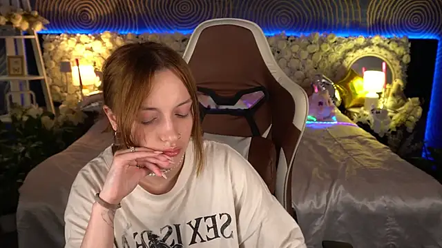 LizzaMoonn élő XXX-chatje